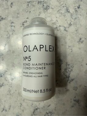 OLAPLEX No.5 Bond Maintenance Conditioner - Cream/White